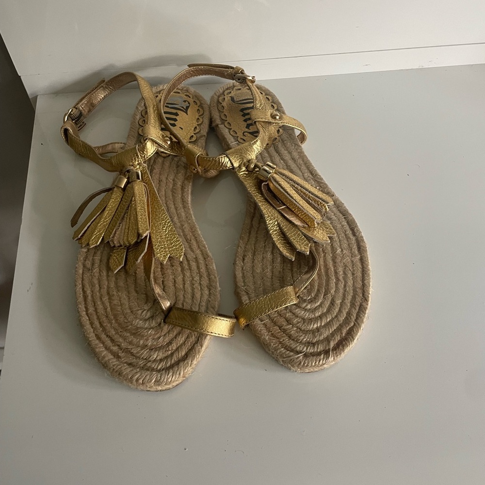 Juicy Couture Gold Sandals Elegant Woven Design